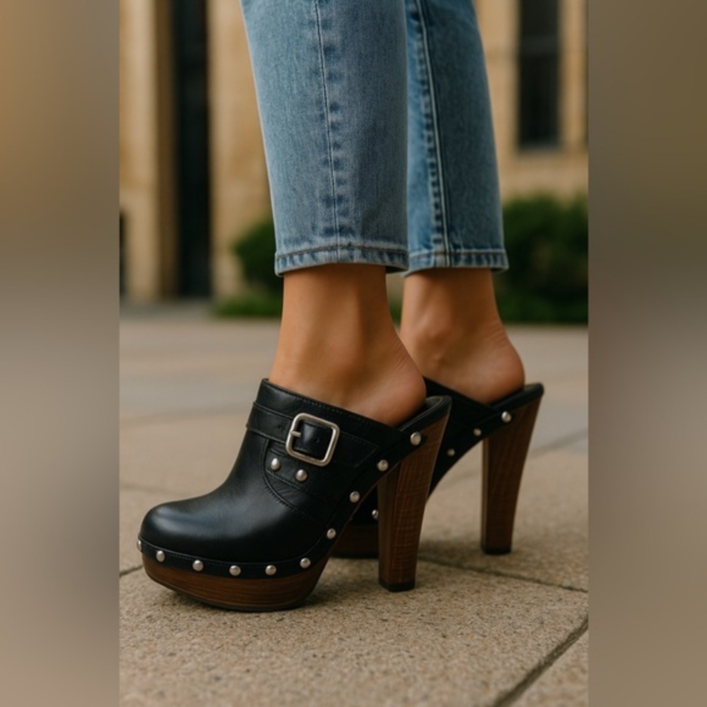 Guess high heel studded clogs in black  w/ silver tone hardware. 🖤🩶